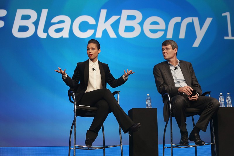 blackberry alicia Keys-800x533