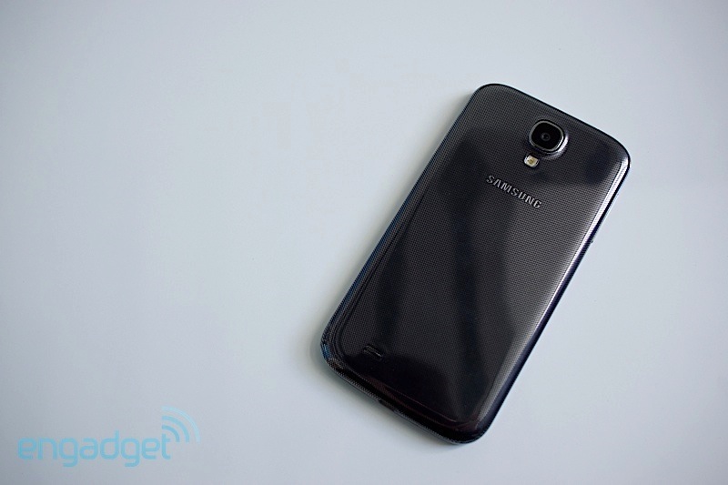 Samsung Galaxy S5 llegaría entre marzo y abril con reconocimiento de iris, cambio de diseño y acompañado de un nuevo Gear