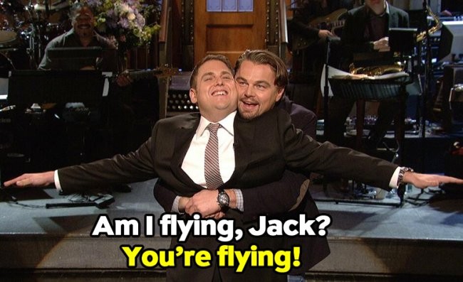 Jonah Hill y Leonardo DiCaprio parodian Titanic en el plató del Saturday Night Live