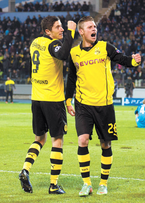 Lewandowski y Piszczek festejan.