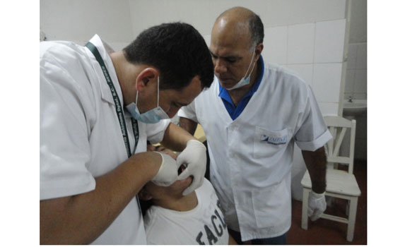 Reclusos recibieron atención dental