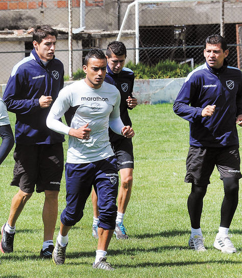 ENTRENAMIENTO. Cabrera (izq.), Ferreira, Arce y Álvarez, jugadores de Bolívar.