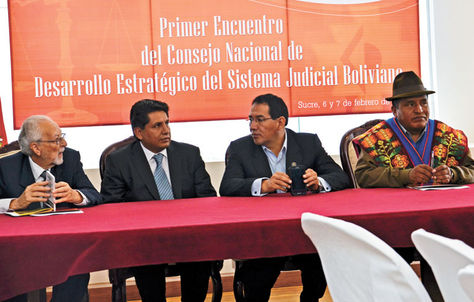 Consejo. Jorge von Borries (Tribunal Supremo), Ruddy Flores (Constitucional), Ramiro Guerrero (Fiscalía) y Bernardo Huarachi (Agroambiental).