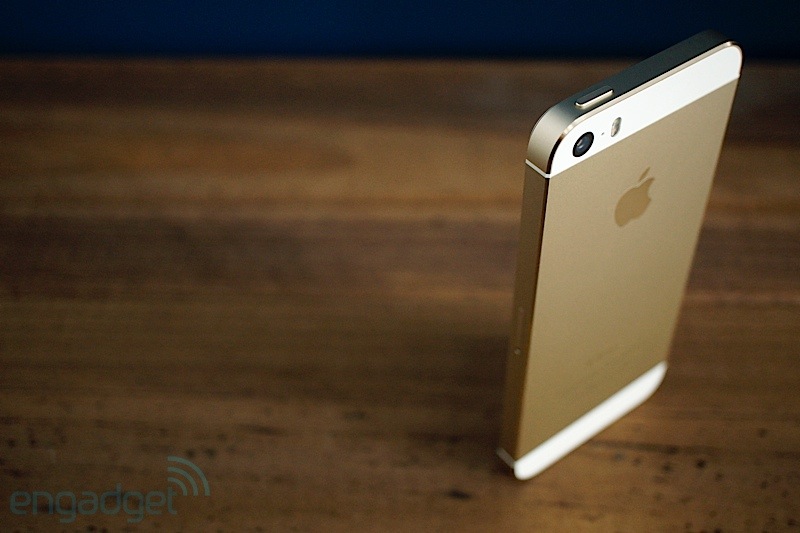 Apple abre su primera tienda en Brasil; el iPhone 5s cuesta 1.174 dólares