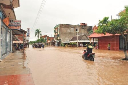 Rurrenabaque:-Damnificados-comienzan-a-recibir-ayuda-humanitaria-de-Defensa-Civil