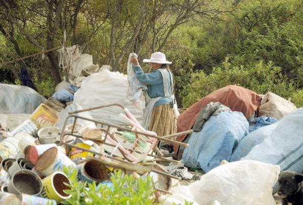 La basura acumulada en la avenida Blanco Galindo, ayer. DICO SOLIZ