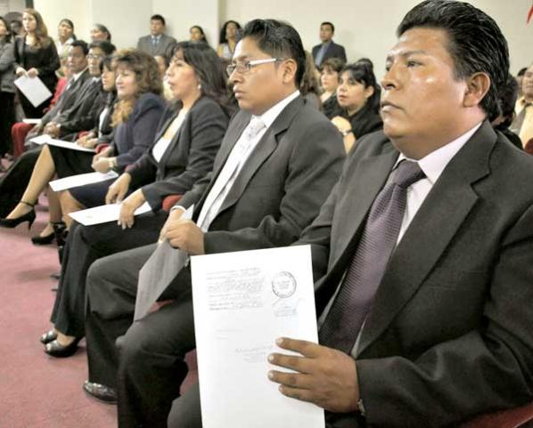 Algunos de los nuevos jueces en el Tribunal Departamental de Justicia, ayer. NOÉ PORTUGAL