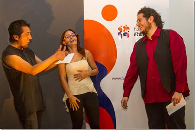 De izq. a der., Saúl Alí, Carola Urioste y Gino Ostuni, ganadores de la segunda versión del concurso Teatro de Bolsillo FUNDACIÓN REPSOL De izq. a der., Saúl Alí, Carola Urioste y Gino Ostuni, ganadores de la segunda versión del concurso Teatro de Bolsillo FUNDACIÓN REPSOL