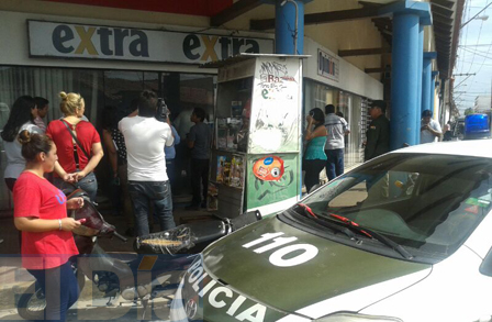 Atracan-sucursal-del-Extra-y-La-Razon-en-pleno-centro-cruceno