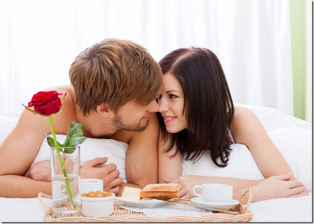 pareja-de-enamorados-en-la-cama
