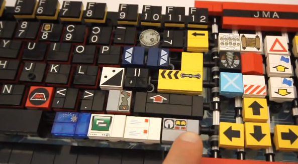 El teclado LEGO que quería parecerse al Optimus Maximus