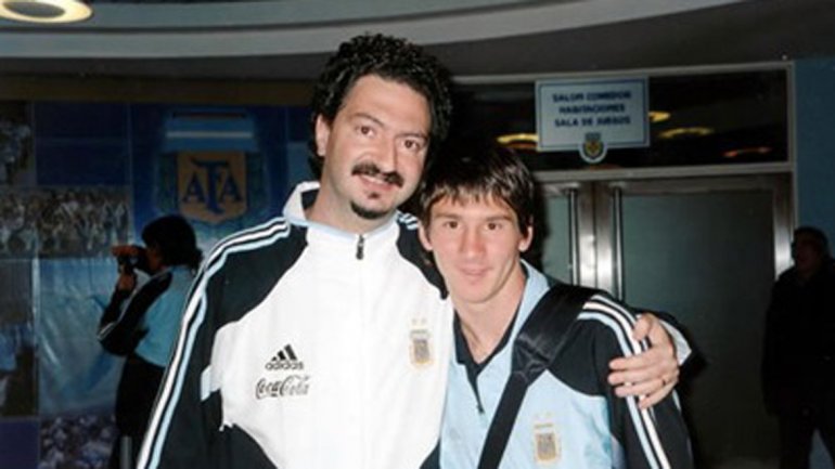 Marcelo Roffé trabajó con los seleccionados juveniles de la Argentina entre 2000 y 2006. Aquí con Messi, campeón sub-20 en 2005