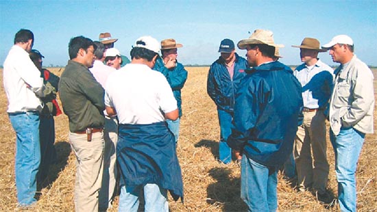 Intercambio de experiencias entre productores ganaderos cruceños Intercambio de experiencias entre productores ganaderos cruceños