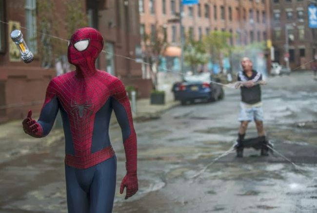 Garfield como Spider-Man y Giamatti como Rhino