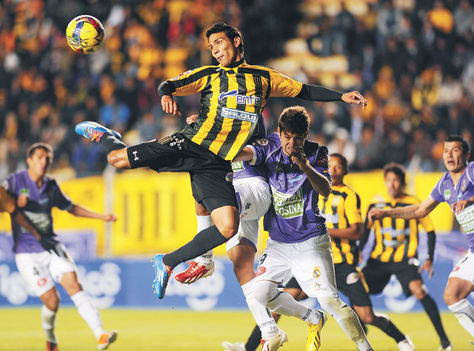 Angustioso. El triunfo de The Strongest, el lunes sobre Real Potosí, llegó con el Jesús en la boca. Fue un zapatazo de Pablo Escobar a tres minutos del final. Ya no hay invictos.