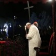 Papa-Via-Crucis-Coliseo-Reuter_CLAIMA20140418_0090_24