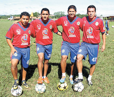 Pilares. Gatty Ribeiro (izq.), Jehanamed Castedo, José Barba y Nicolás Suárez, de la ‘U’.