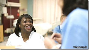 Un personal más amable puede crear un entorno más sanador en centros de salud.