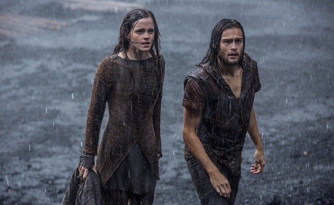 Emma Watson y Douglas Booth en 'Noé'