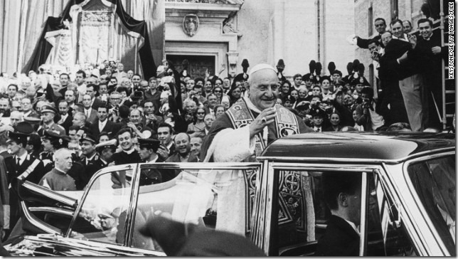pope-john-xxiii-loreto-tour-crowd-story-top