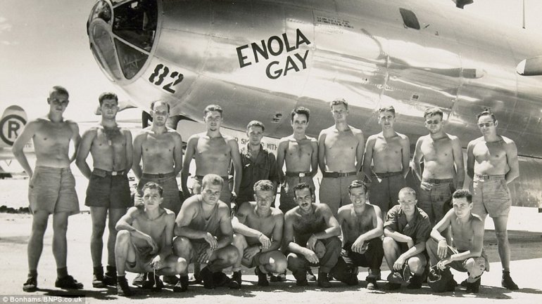El Enola Gay y su tripulación