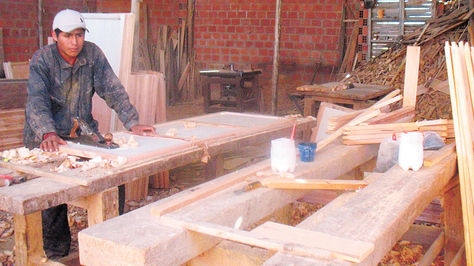 Contrabando e importación de muebles ensamblados provocan cierre de 500 carpinterías en Santa cruz y La Paz