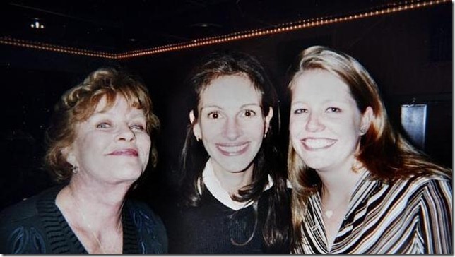 Julia Roberts junto a su hermana Nancy y su madre, Betty Lou Bredemus