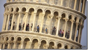 La de Pisa es probablemente la torre inclinada más famosa del mundo.