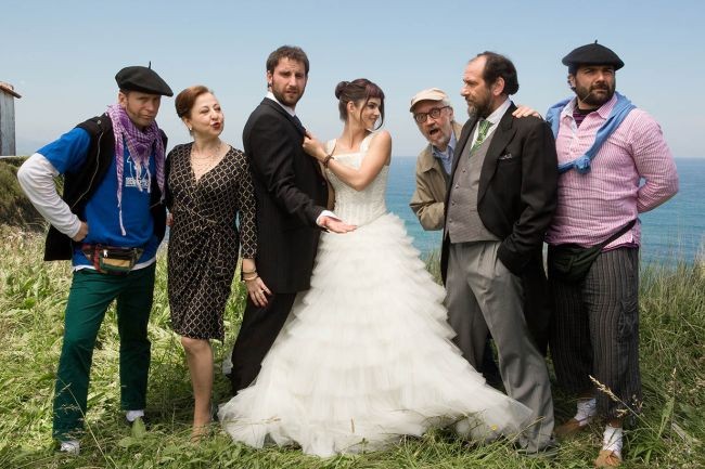 Los protagonistas y el director de la película
