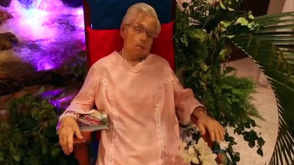 El peculiar funeral de Georgina Chervoni Lloren, donde respetaron su voluntad de velarla sentada. 