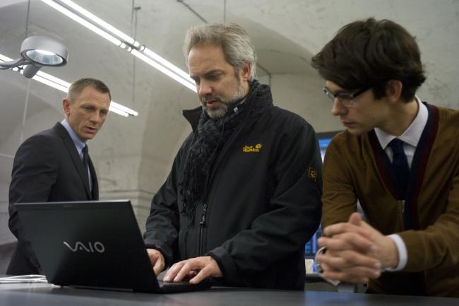 Daniel Craig, Sam Mendes y Ben Whishaw en el rodaje de Skyfall