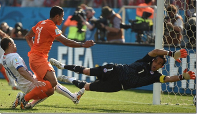 Holanda derrotó por 2 goles a 0 a Chile, en el último partido del grupo B.