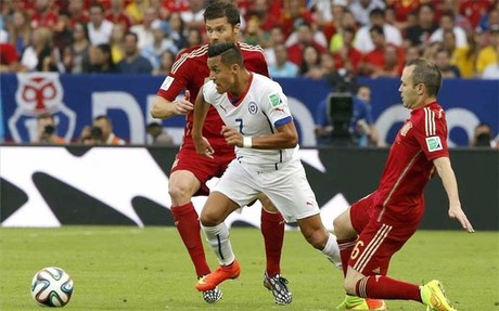 Iniesta y Alonso ven las cosas desde lados diferentes Iniesta y Alonso ven las cosas desde lados diferentes