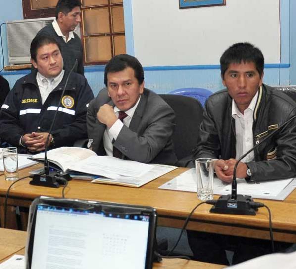 El fiscal de Distrito, Freddy Torrico(c), en la Asamblea Legislativa Departamental, ayer. benjamÍn james