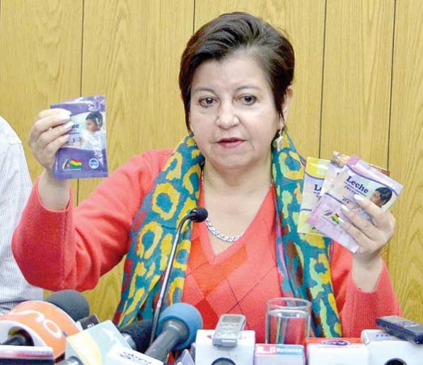 La ministra de Desarrollo Productivo y Economía Plural Teresa Morales anunció venta de la leche barata, el mes anterior. archivo.