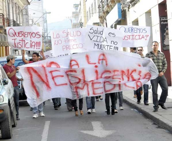 Las denuncias de negligencia médica movilizan a muchos ciudadanos que se sienten afectados y piden justicia. archivo