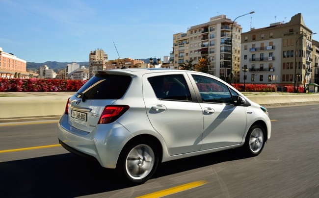 toyota-yaris-2014-advance-hibrido-exterior-650.jpg