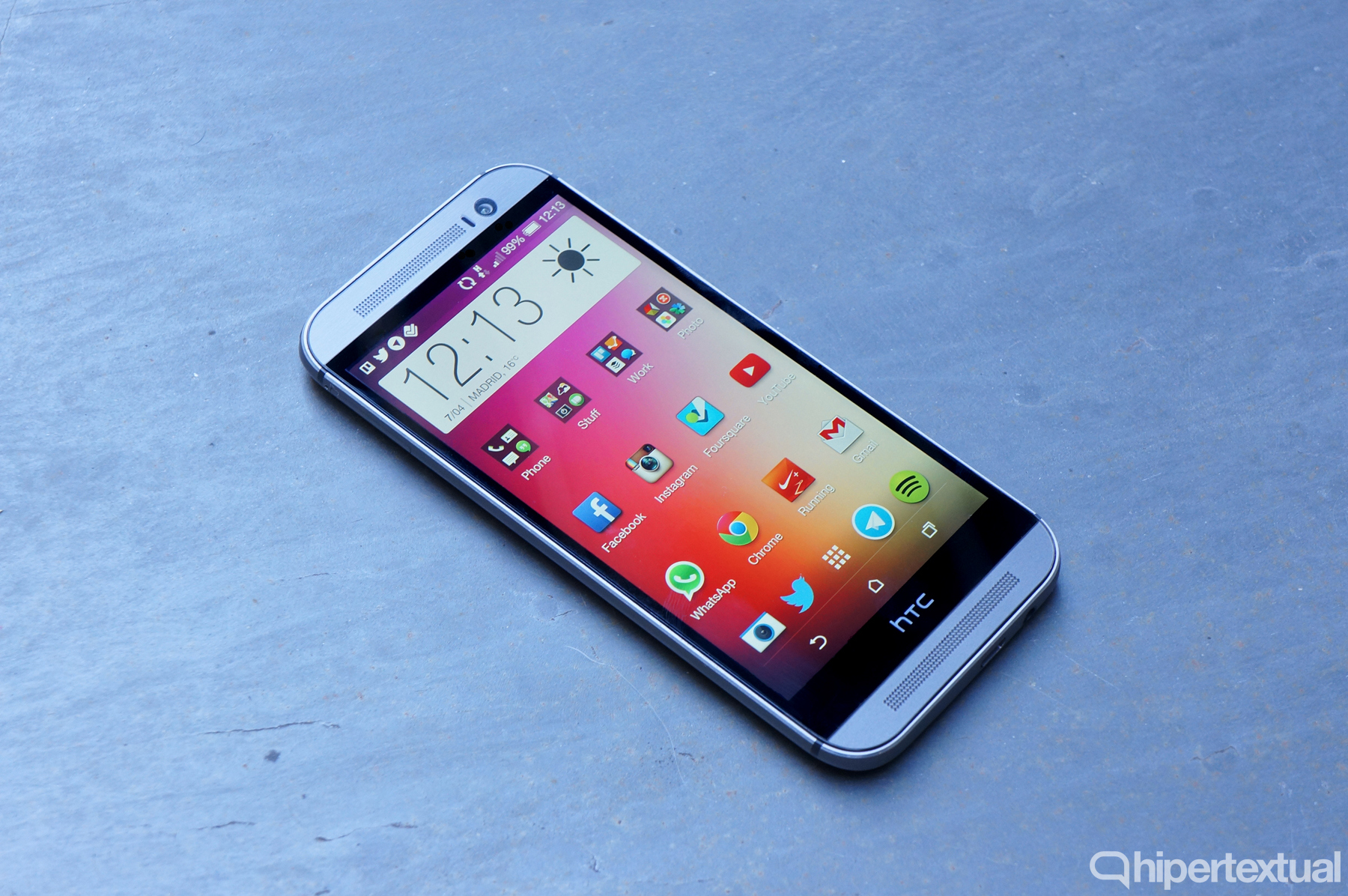 HTC One M8 tumbado