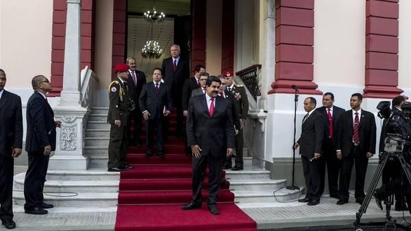 El presidente Nicolás Maduro, en el Palacio de Miraflores, a la espera de sus pares de la región. Algunos de sus funcionarios no podrán viajar a EE.UU. (EFE)