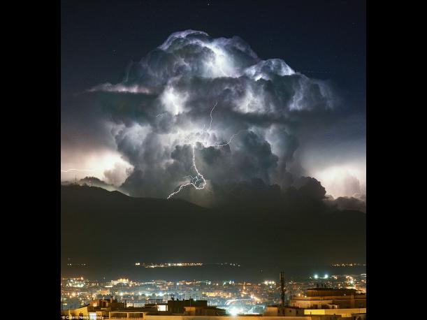 Italia: ¿Bomba nuclear? ¿Qué apareció en el cielo de Cerdeña?