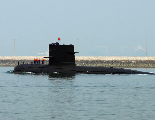 ¿Los submarinos avanzan más rápido en agua fría o caliente?