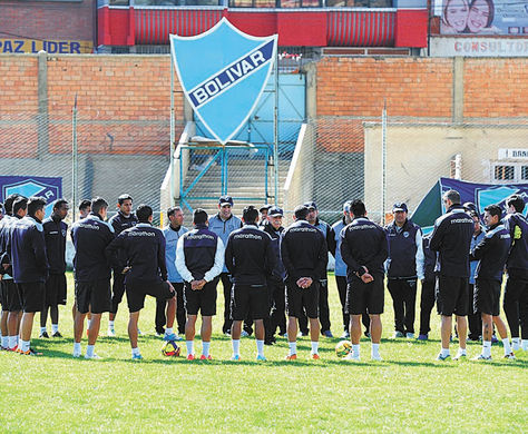 Charla-Xabier-Azkargorta-jugadores-Tembladerani_LRZIMA20140828_0004_11