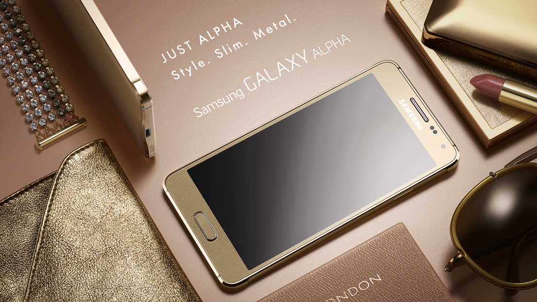 GALAXY-ALPHA_KV_Woman_Gold_Horizontal_0804