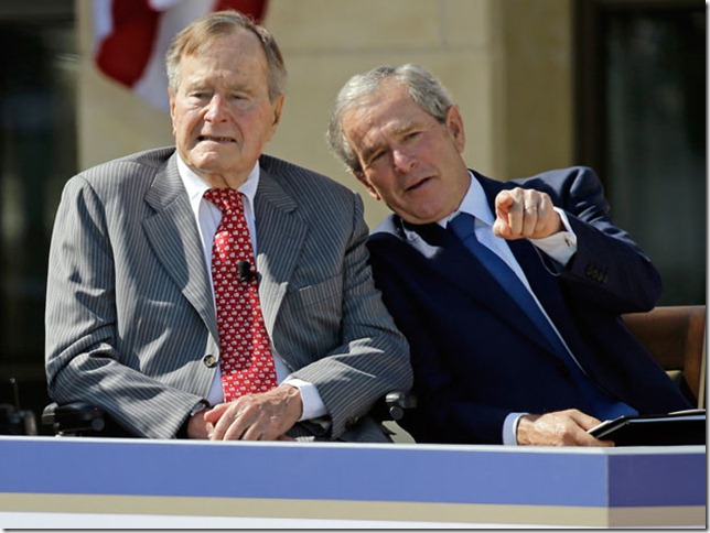 george_w_bush_con_su_padre_sobre_el_que_prepara_ahora_un_libro