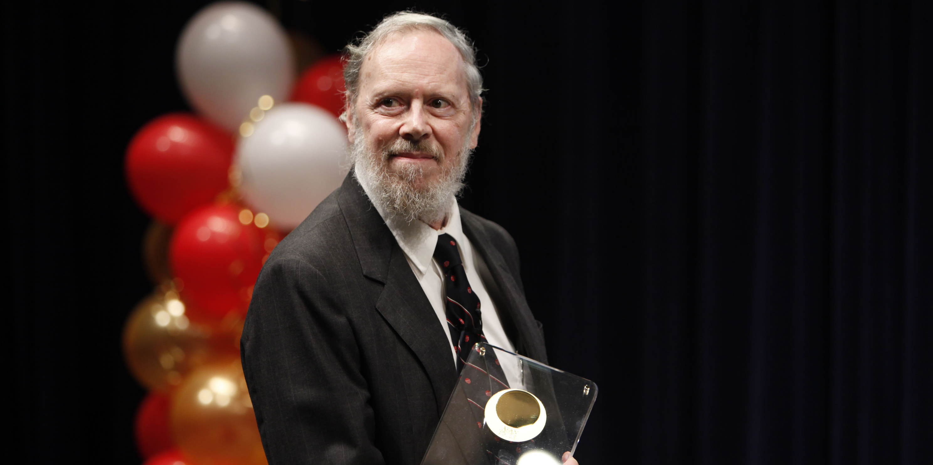 Ritchie recibe un premio de la Japan Foundation en la categoría de Información y Comunicación