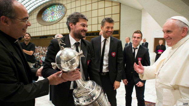 Jugadores del San Lorenzo con el Papa