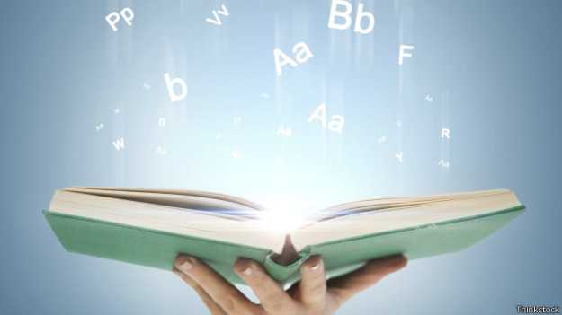 Libro con letras luminosas