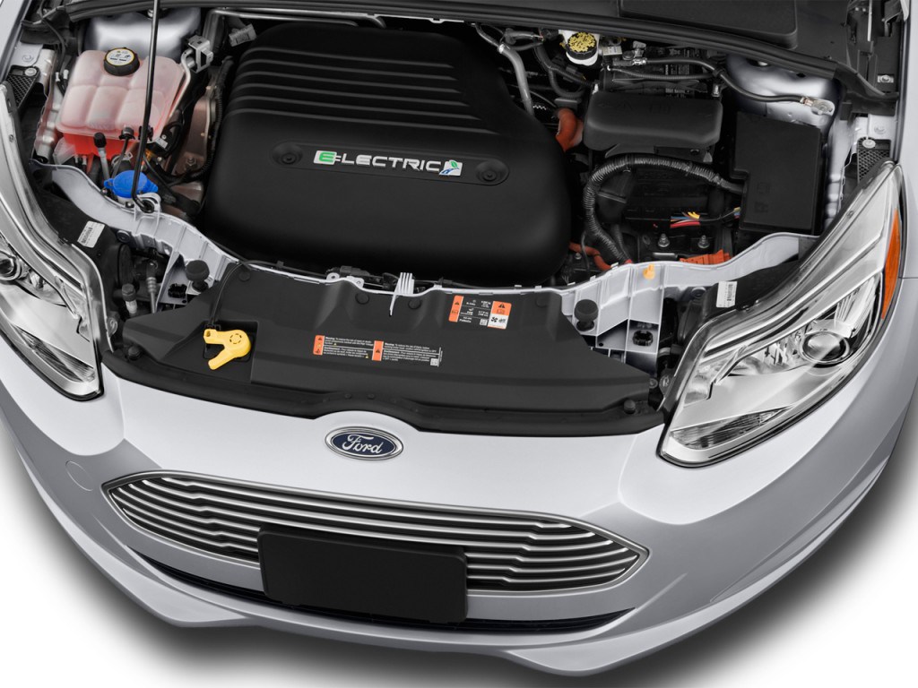 2014-Ford-Focus-Electric-engine