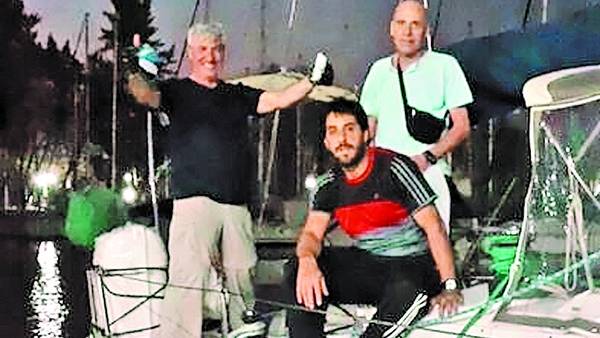 Amigos. Benozzi, Capuccio y Morales en el Tunante II, antes de partir.