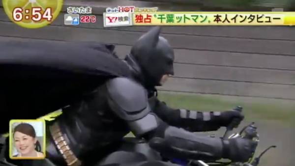 Como en Ciudad Gótica. El Batman japonés ya es una sensación en las redes sociales.